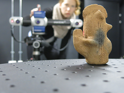 Keats Webb setting up a Breuckman smartSCAN white light scanner at the University of Brighton to 3D scan a Senegalese ceramic figure.