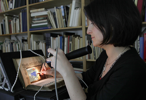 Dr Paola Ricciardi uses the ASD FieldSpec 4 spectroradiometer at the Fitzwilliam Museum, Cambridge